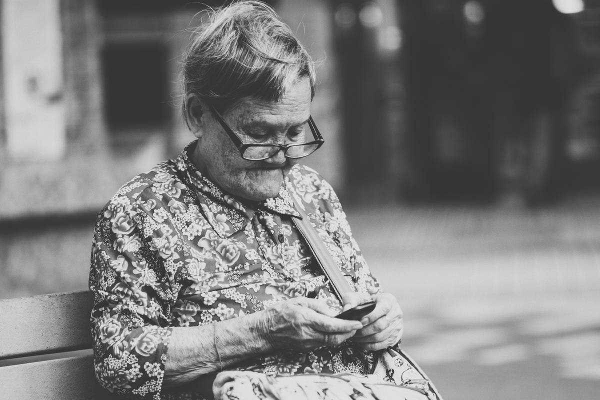 Gaming for Older Adults: 7 Proven Tips to Avoid Frustrating Mistakes